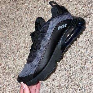 Black air max nike tennis shoes